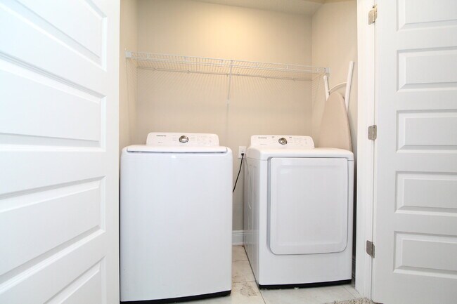 Building Photo - Spacious 3-Bed, 2.5-Bath Townhome Steps from Blue Wahoos Stadium & Palafox Street with Upgraded K...