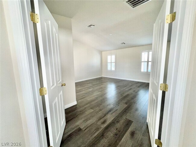 Building Photo - 5014 Tunnel Falls Dr