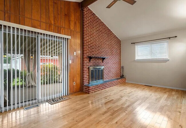 Building Photo - 2754 Northampton Dr