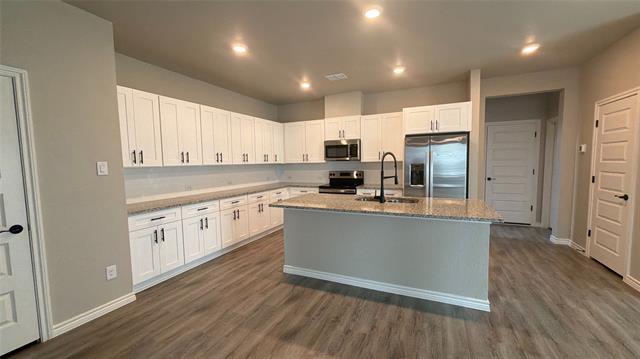 Building Photo - 909 Blossom Ln