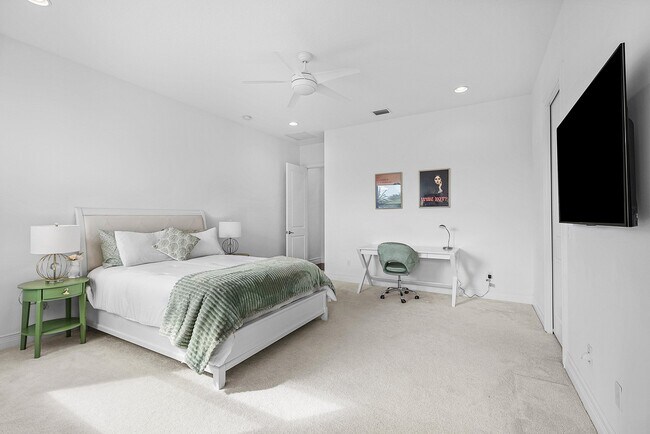 Building Photo - 19863 Meadowside Ln