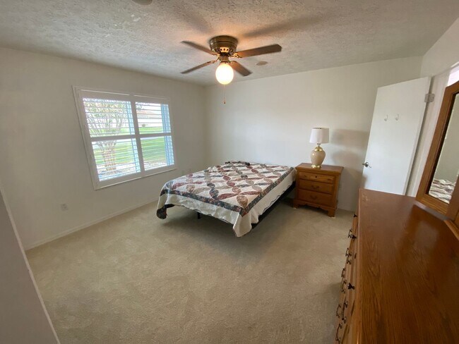 Building Photo - Welcome home to this bright, beautifully maintained 2-bedroom, 2-bath Stonecrest home, offered mo...