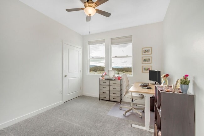 Building Photo - Spacious 3 Bed 2 Bath Condo in Sandy!