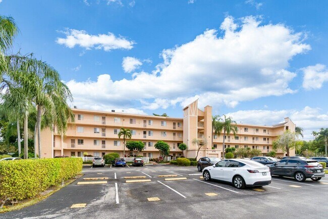 Building Photo - 6795 Huntington Ln