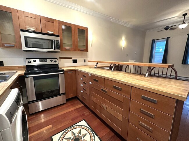 Building Photo - Gorgeous Studio Apartment in Fishtown with...