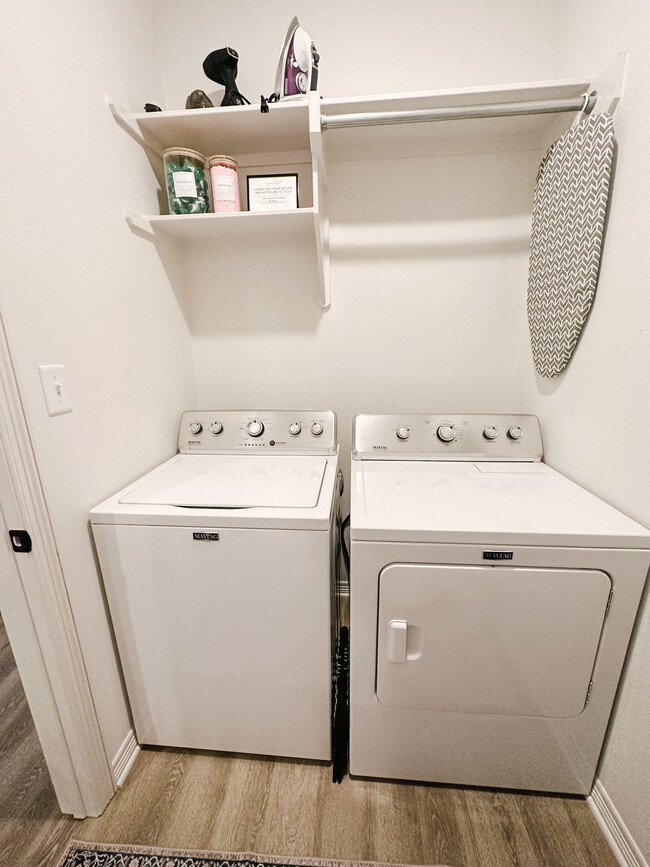 Laundry - 8508 Lakeway Dr