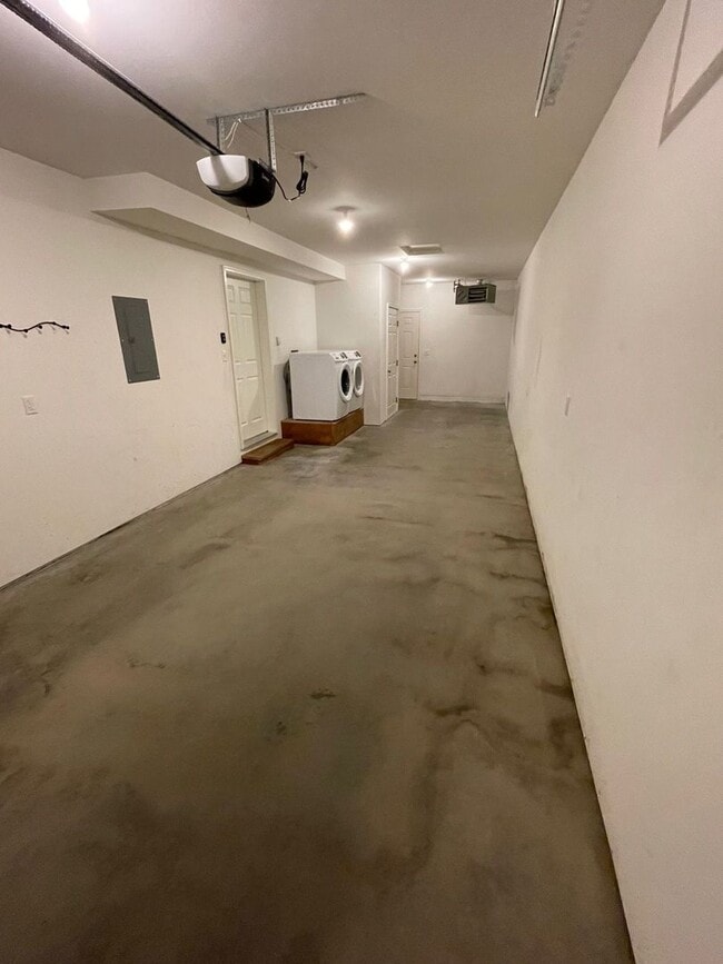 Building Photo - 1550 N Tinitun Cir