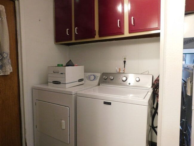 Building Photo - Unique Property