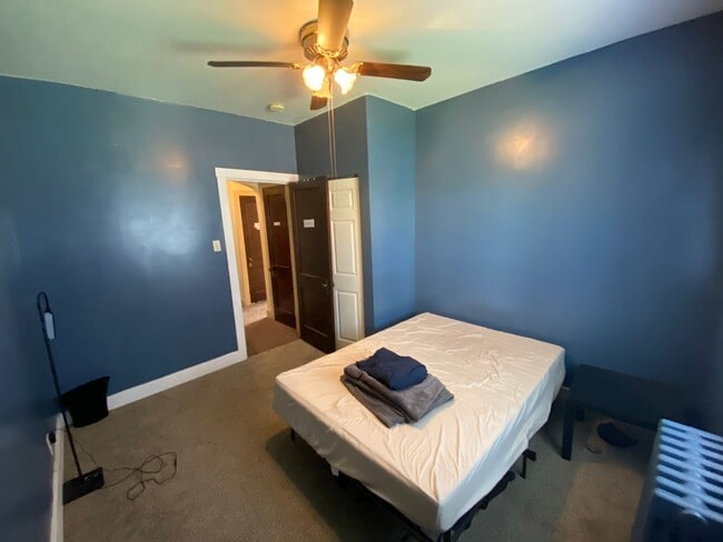 Building Photo - Charming 5 Bed 2 Bath House in Carnegie!