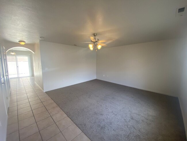 Building Photo - Woodbridge #48!! 3 Bed 2.5 Bath Home!