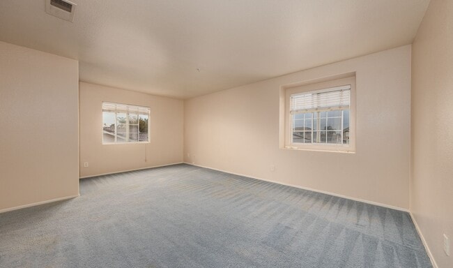 Building Photo - Spacious Home with Loft and Big Backyard