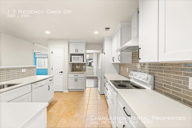 Building Photo - 13 Regency Oaks Dr