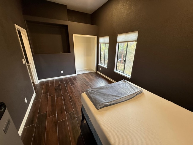 Building Photo - 9487 Dalton Way