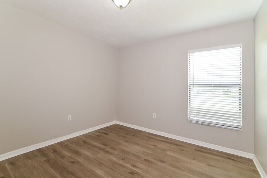 Building Photo - 518 Carlsbad Dr