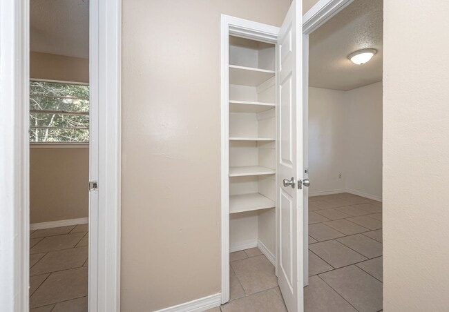 Building Photo - 3 Bedroom 1.5 Bath Home in Gautier!