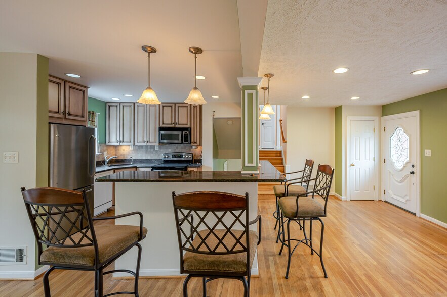 Building Photo - 5806 Flanders St