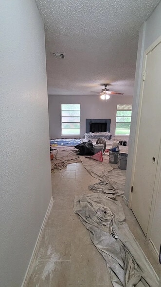 Building Photo - Room in House on Bounty Dr