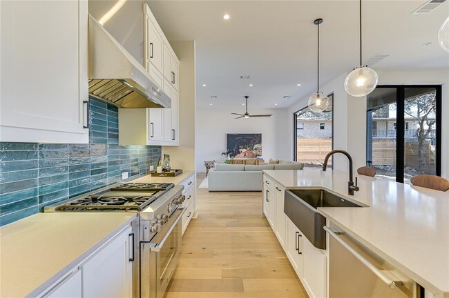 Building Photo - 2401 Trailside Dr