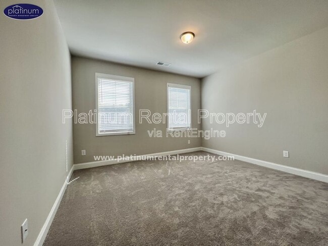Building Photo - 2360 Manor Pointe Dr