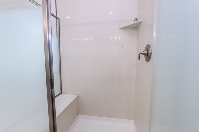 Building Photo - 4 Bed / 3 Bath San Bruno home in highly de...