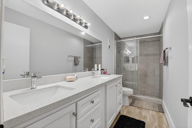 Building Photo - 8256 Summerbreeze Ln
