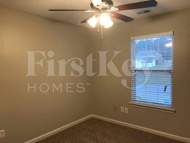 Building Photo - 4020 Brookfield Way