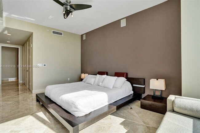 Building Photo - 18101 Collins Ave