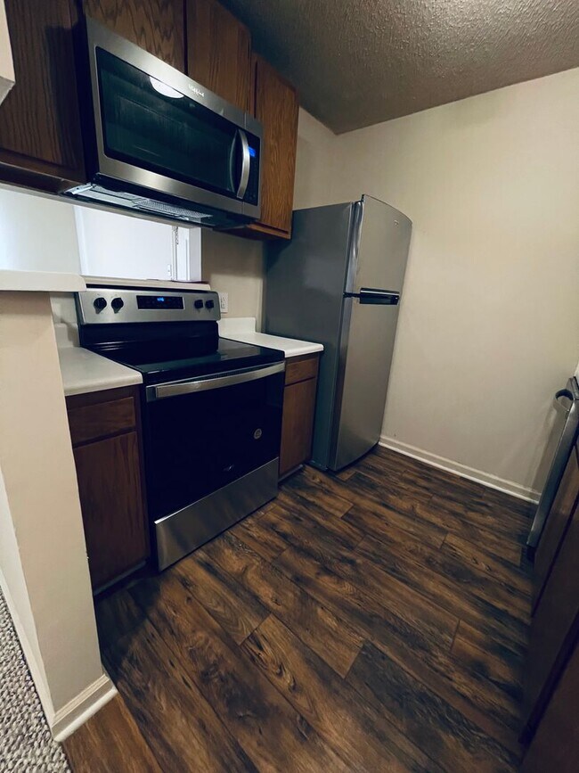 Building Photo - 105 Oriole Dr