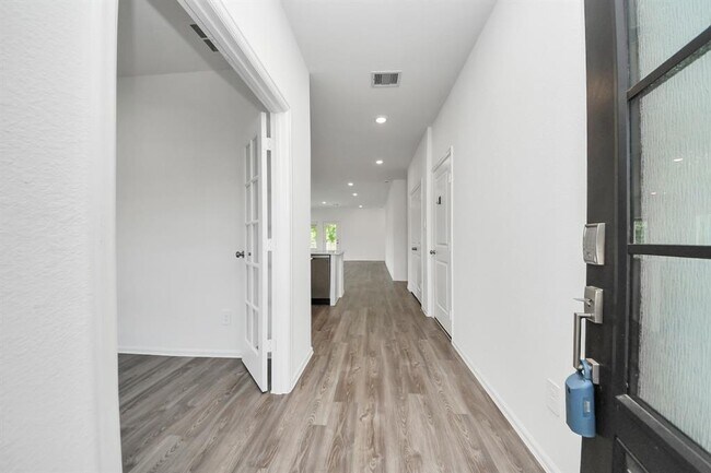 Building Photo - 1351 Antigua Dr