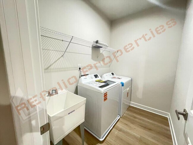 Building Photo - Beautiful brand new 3-Story Townhome | 4 Bedrooms, 3.5 Bathrooms, 2332 sq ft @ 751 South Townhome...