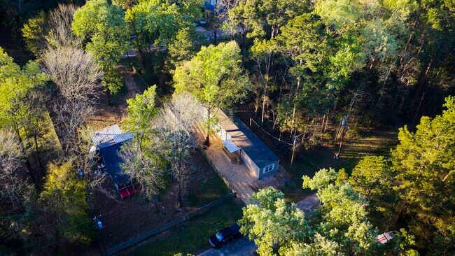 Building Photo - 211 Woodstock