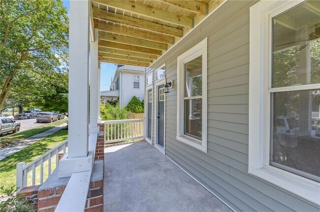 Building Photo - 1611 McDaniel St