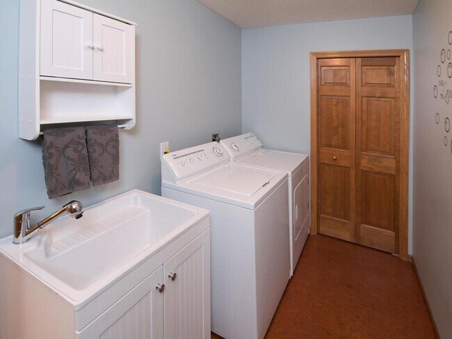 Building Photo - Elegant 2-Story has 4 BRs on Upper Level, Office, 2 Family Rooms, Fireplace & More!