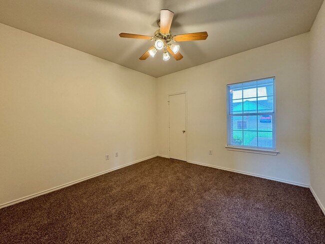 Building Photo - 3016 Clydesdale Way