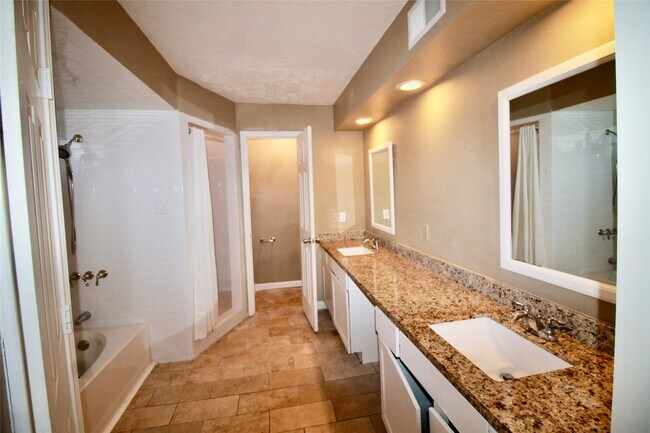 Building Photo - 4701 Spring Ln