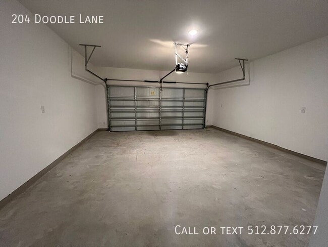 Building Photo - 204 Doodle Ln