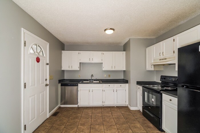 Building Photo - 2421 Ramsgate Dr