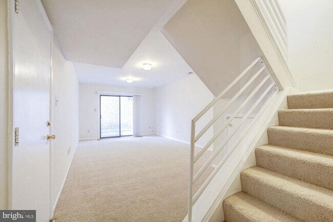 Building Photo - 9926 Great Oaks Way