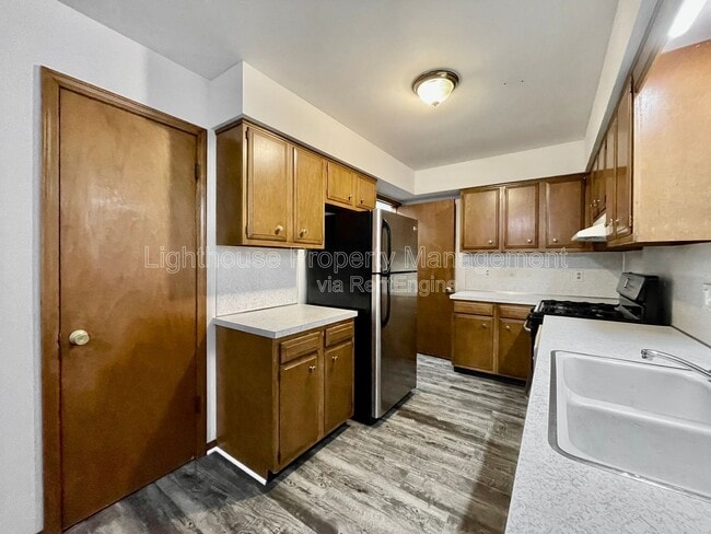 Building Photo - 1348 Carriage Hill Dr SE