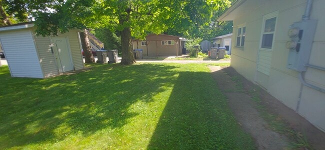 Building Photo - 1701 Poplar St