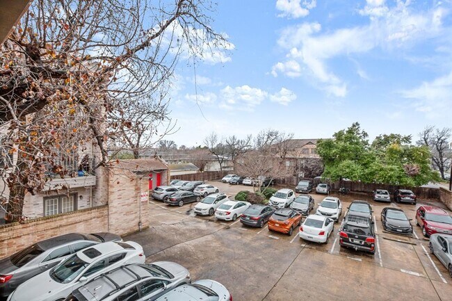 Building Photo - 2216 San Gabriel St