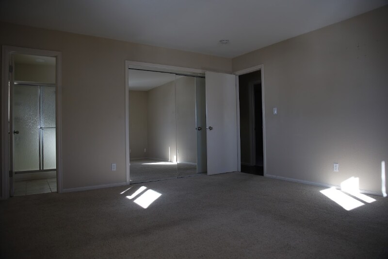 Building Photo - 1551 E Costilla Ave