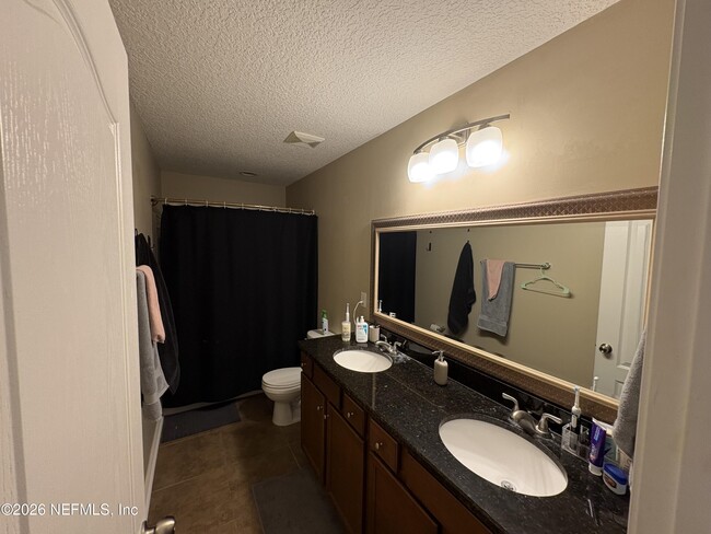 Building Photo - 496 Walnut Dr