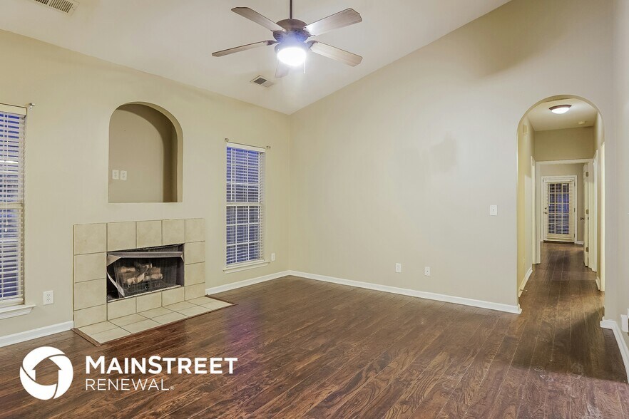 Building Photo - 4737 Longmeadow Dr