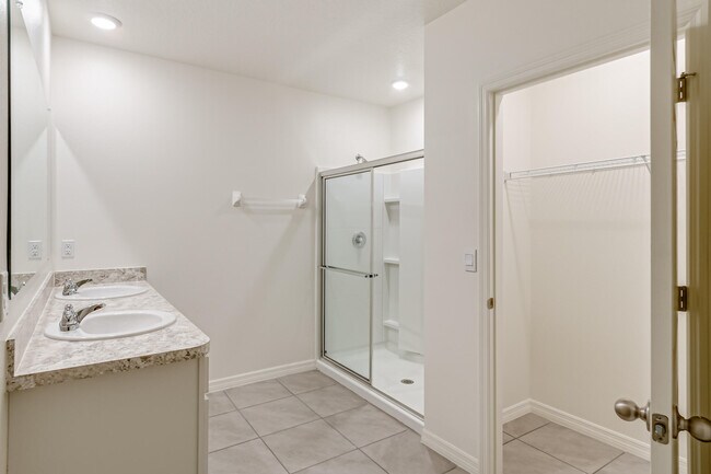 Building Photo - 2214 Capital Dr