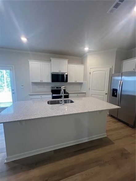 Building Photo - 60 Berryville Dr