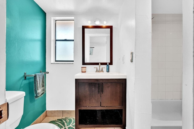 Building Photo - 1826 N Dixie Hwy