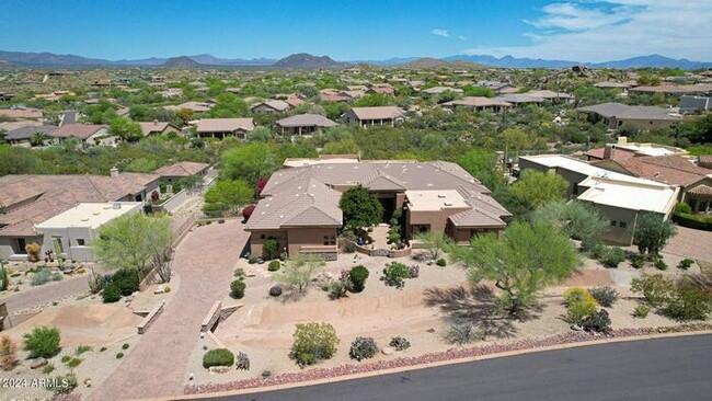 Building Photo - Gorgeous Luxury Home!