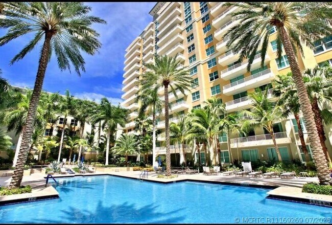 Building Photo - 700 E Boynton Beach Blvd