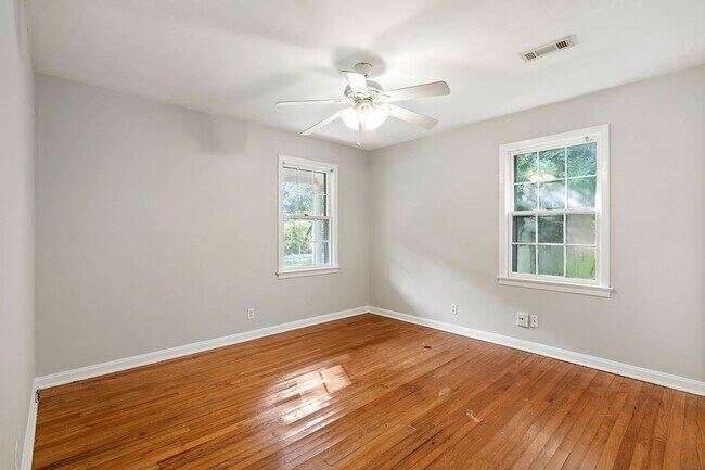 Building Photo - 409B